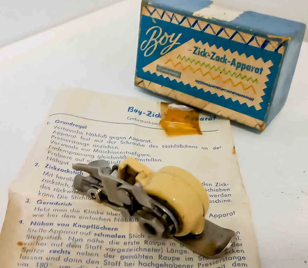 Boy Zick-Zack-Apparat für Nähmaschine mit Originalschachtel Anleitung – Bild 2