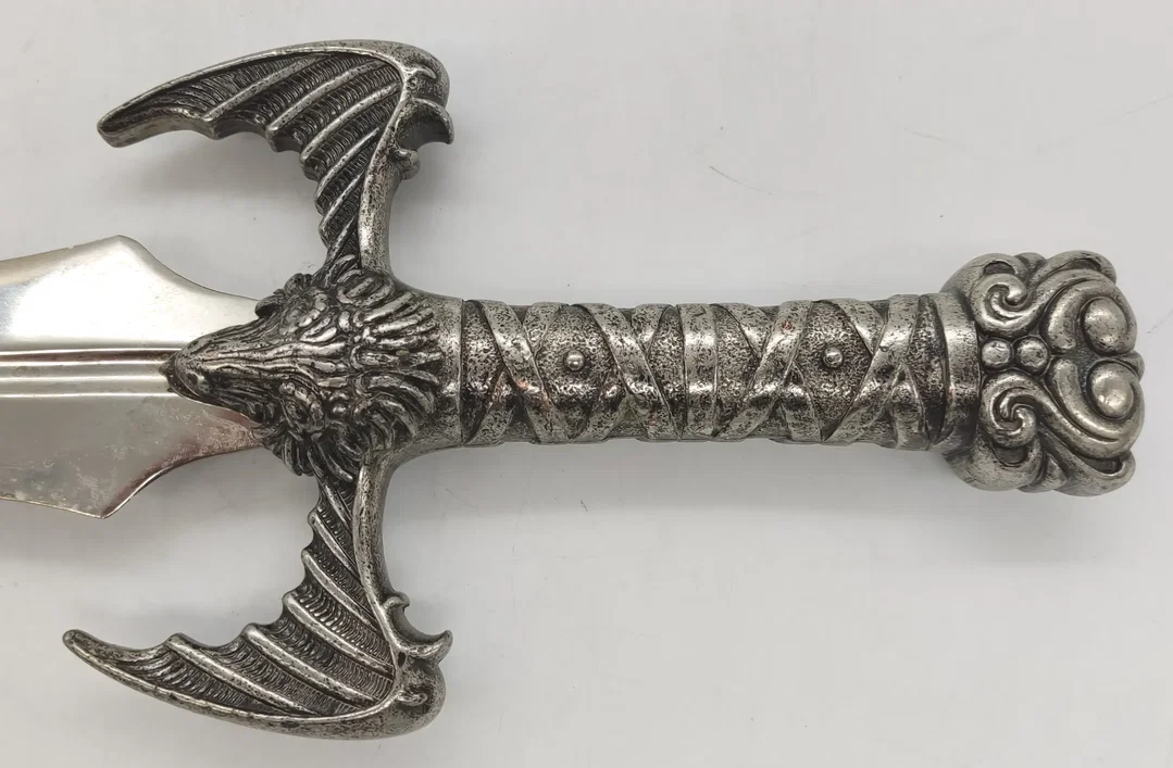 Deko-Dolch (Fantasy-Motiv) aus Metall Länge ca 40cm  – Bild 3