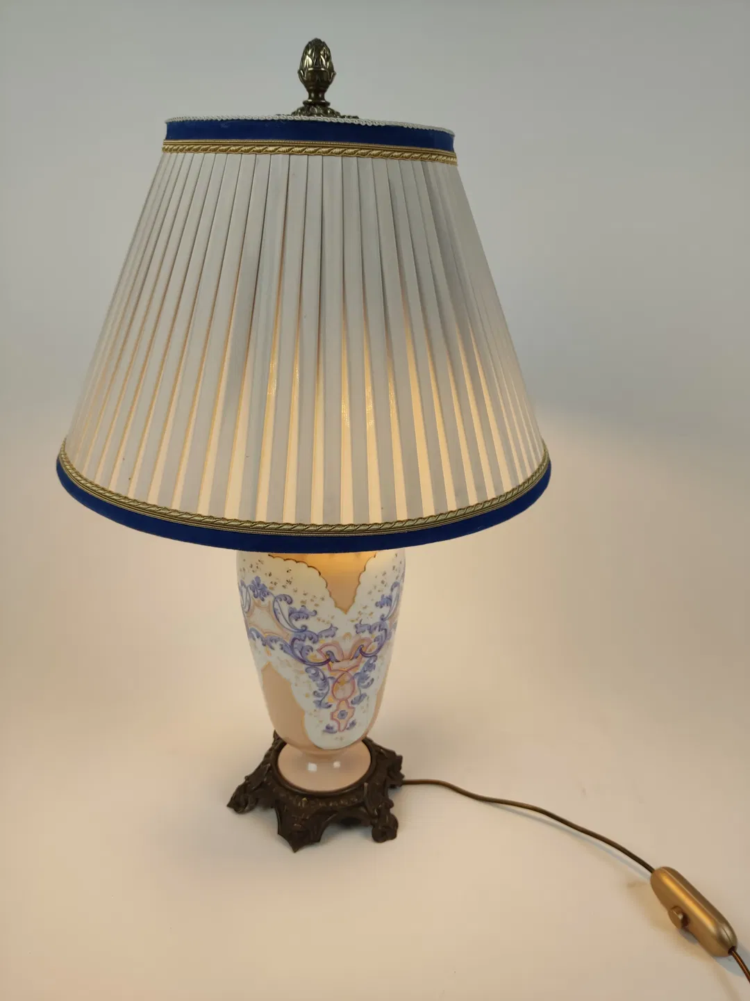 Tischlampe mit Porzellanfuß / Creme-Rose-Lila - Bild 4