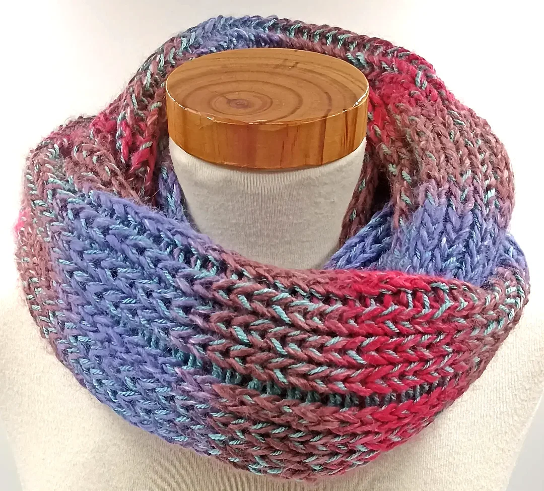 Handgestrickter Loop Schal – Bild 1