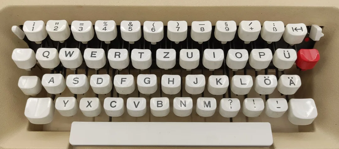 Olivetti Lettera 35 Schreibmaschine im Hartplastikkoffer – Bild 3