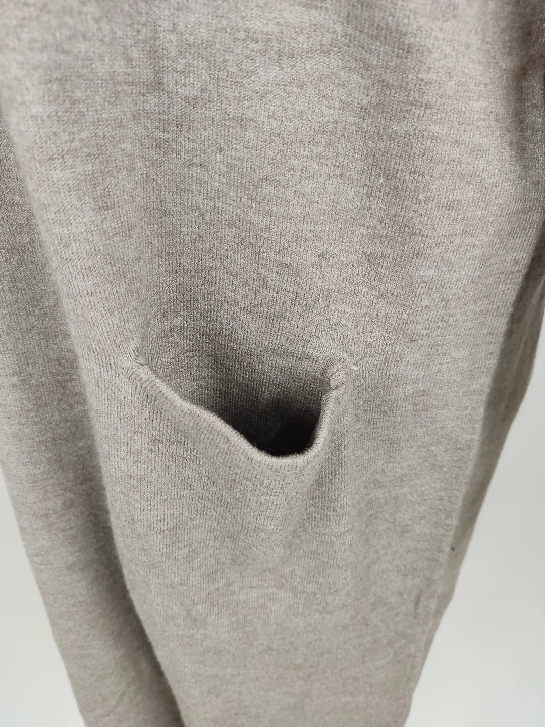 Strickkleid langarm mit Rundhalsausschnitt, braun mit Taschen, Größe 38 (geschätzt) – Bild 2