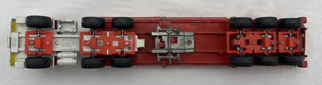 Siku Mercedes-Benz 2232 (320 PS) Sattelschlepper mit Planenauflieger – Bild 6