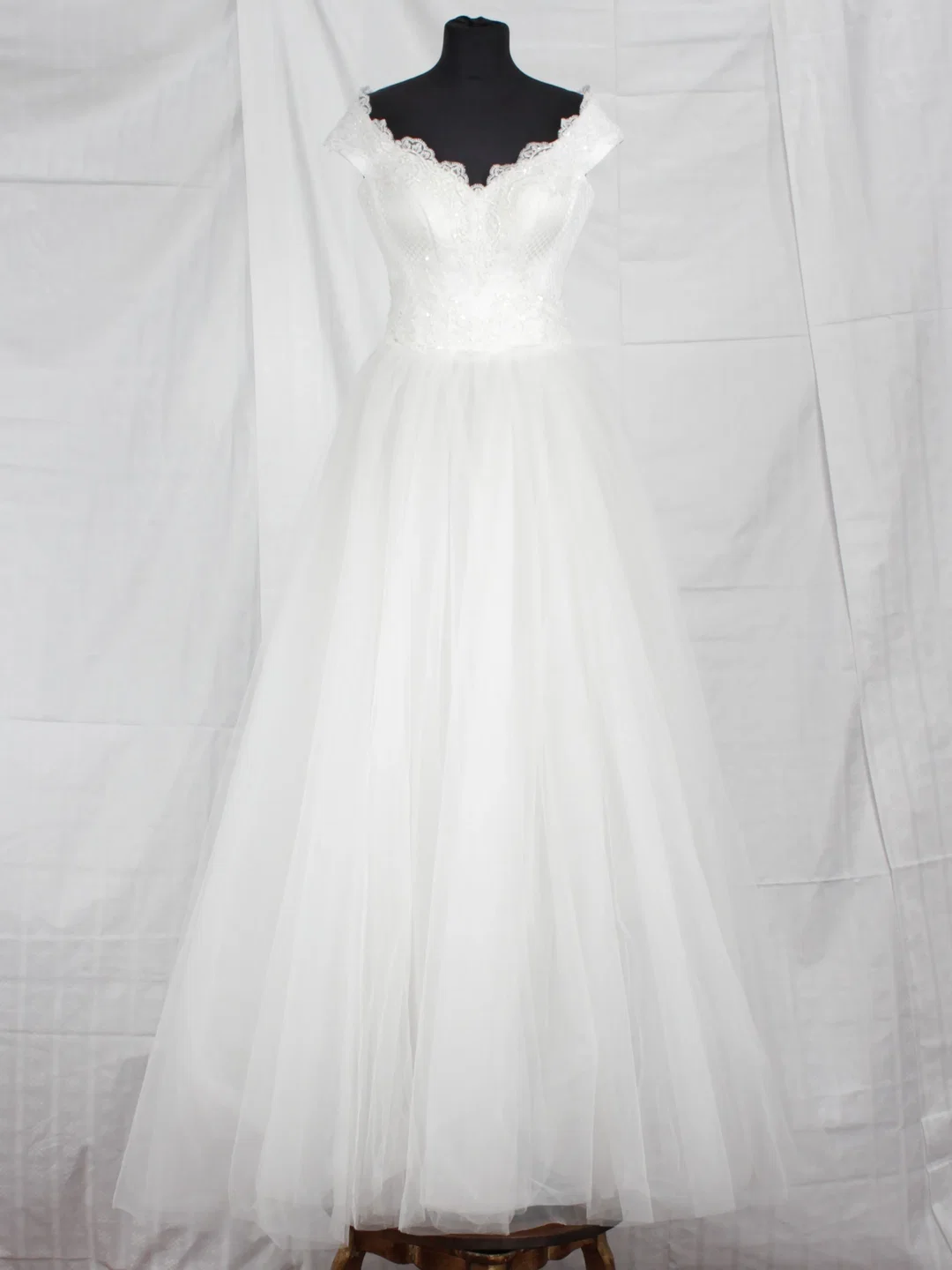 Hochzeitskleid - 03 - Atelier Irvalda (Wien) - Gr. M - Bild 1