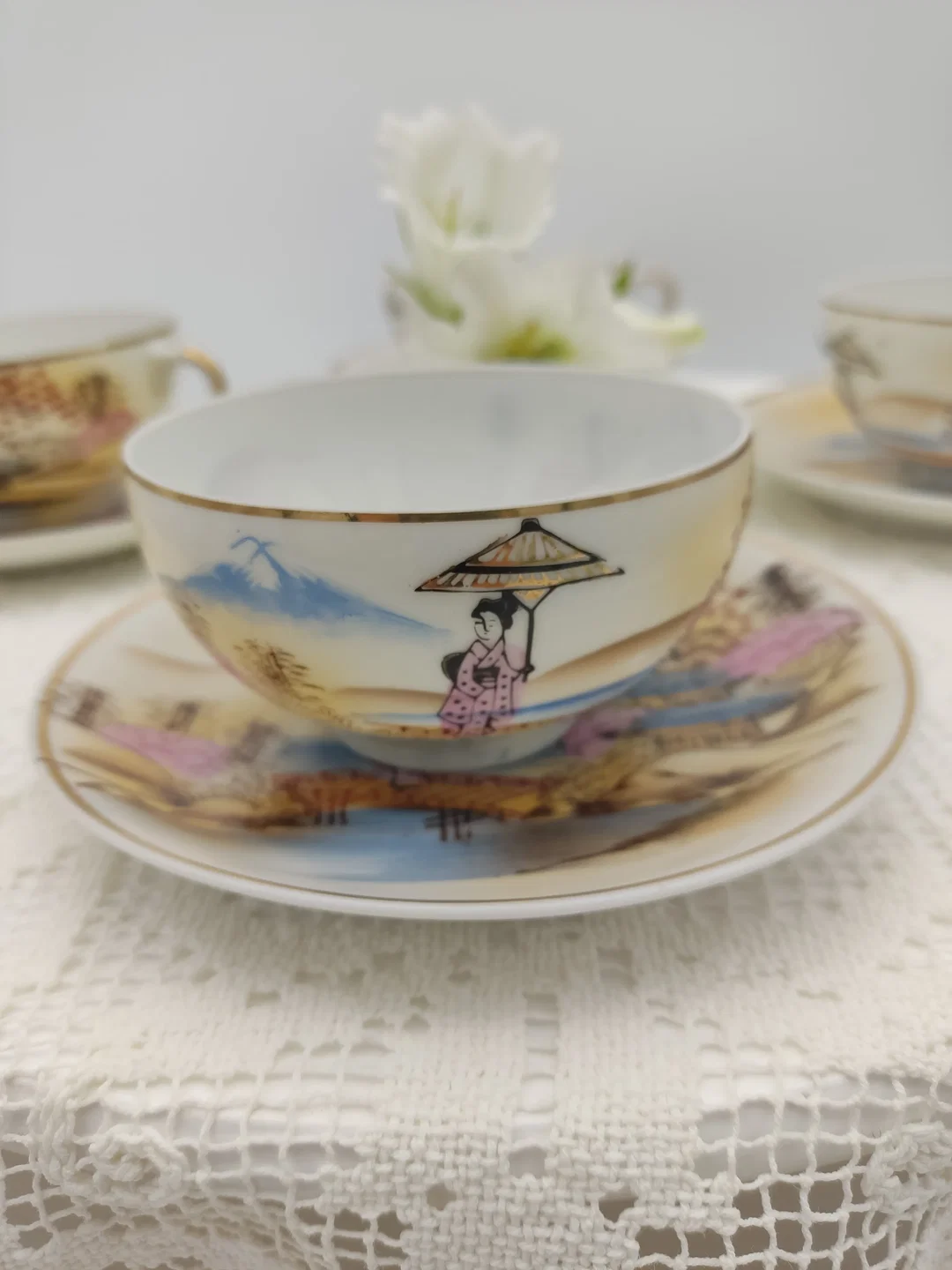 Japanische Teetasse mit Untertasse 4er-Set Porzellan Landschaftmotiv | Asiatische 'Kutani' Stil – Bild 5