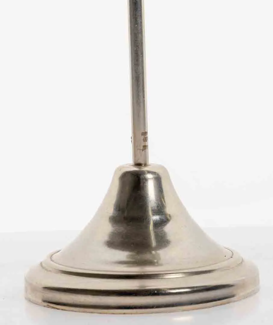 Elegante Tischuhr Silber-Optik mit römischen Ziffern (Quarz) – Bild 4