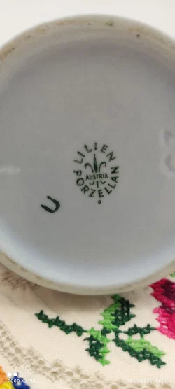 Lilien Porzellan Kanne mit Becher | Zeitreise-Stück – Vorschau 7