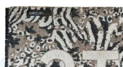 Marc Cain Damen Schal mit Animal-Print und Schriftzug in erdigen Naturfarben - Bild 2