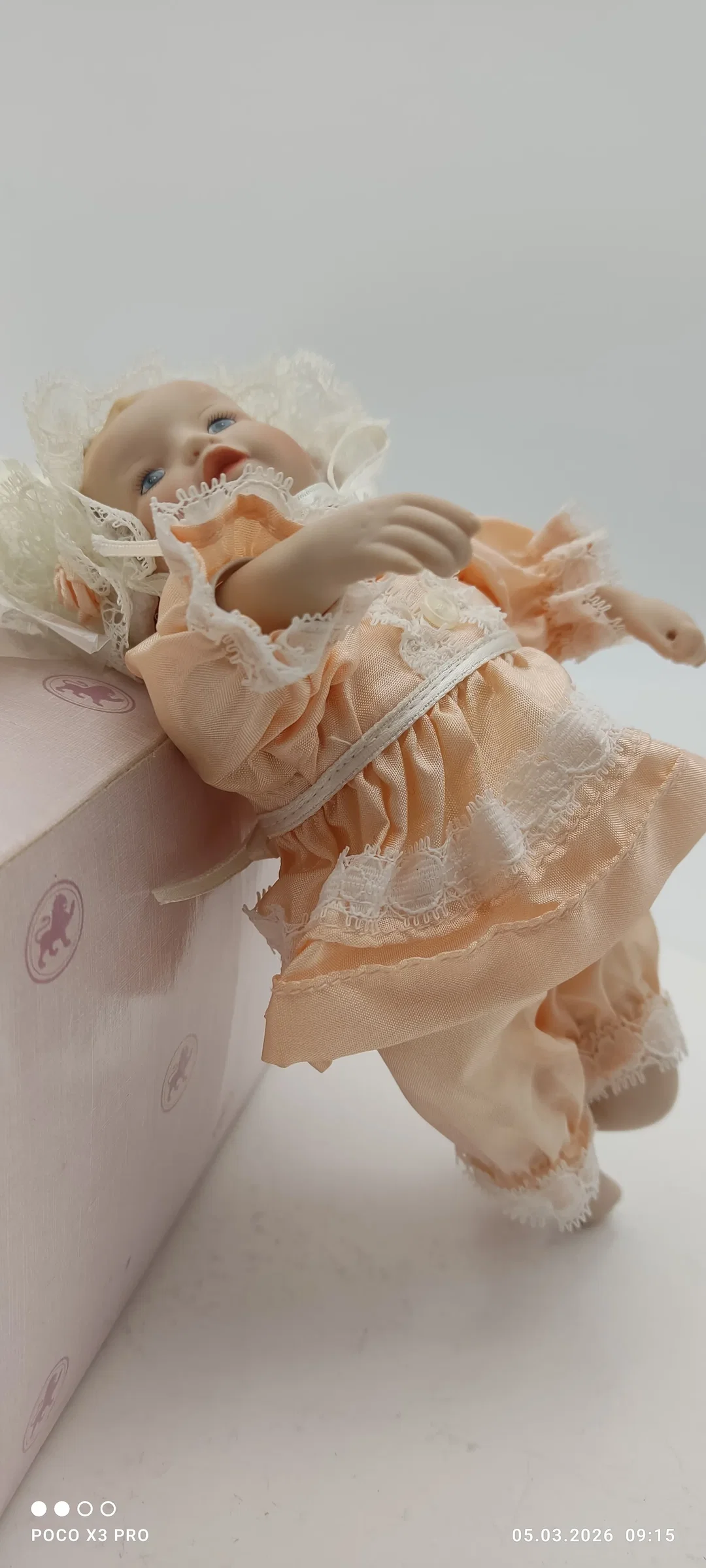 Ashton Drake Porzellanpuppe 'Heather' | Sammlerstück – Bild 6