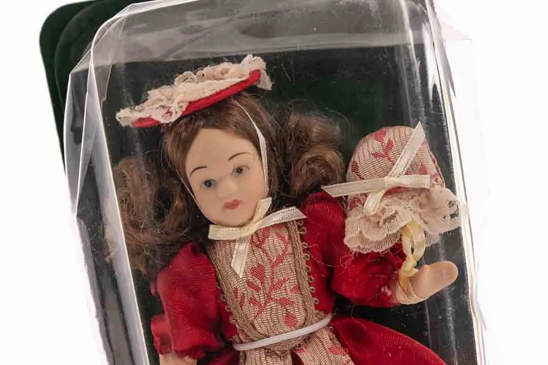  DE AGOSTINI Sammlerpuppe / Porzellanpuppe, Höhe 15cm – Bild 2