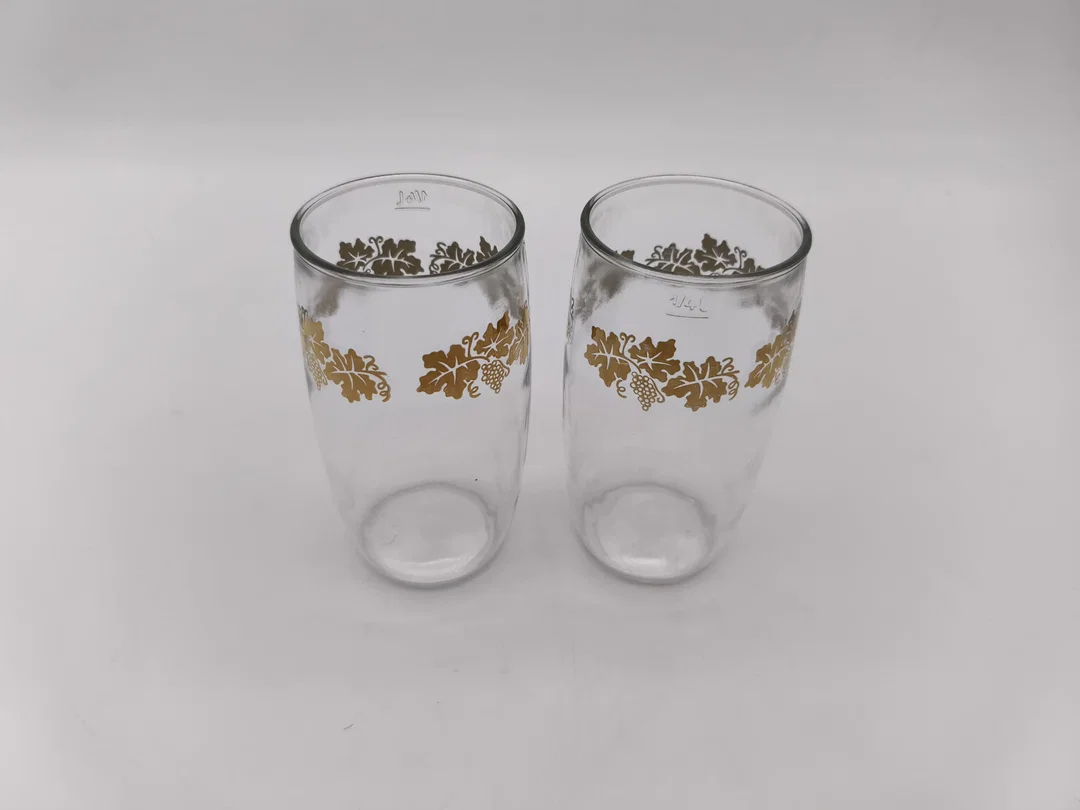 2 Stk. Vintage - Trinkgläser 1/4 Liter, Weinlaub-Dekor in Gold – Bild 1