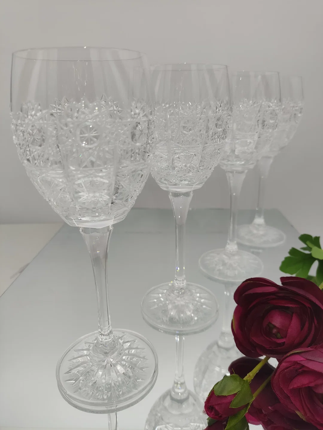 Kristall-Weingläser 4er-Set mit Schliffmuster | Tschechischer Vintage-Schatz – Bild 3