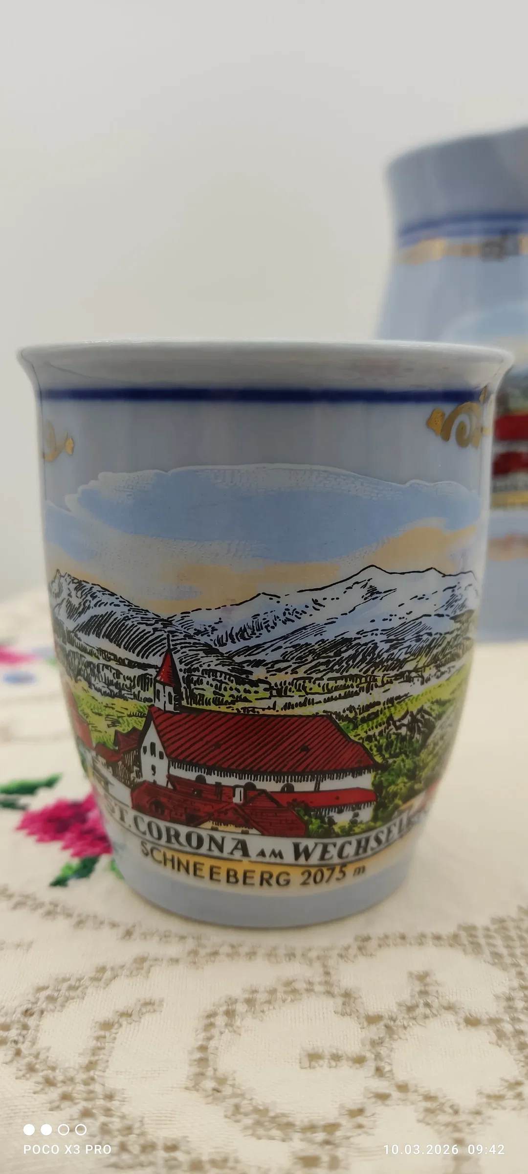 Lilien Porzellan Krug mit 2 Bechern 'Schneeberg' | Retro-Charme – Bild 4