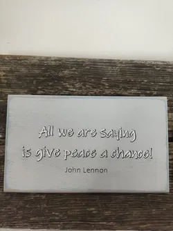 Handgefertigte Upcycling-Holzschilder mit inspirierenden Sprüchen - Bild 8