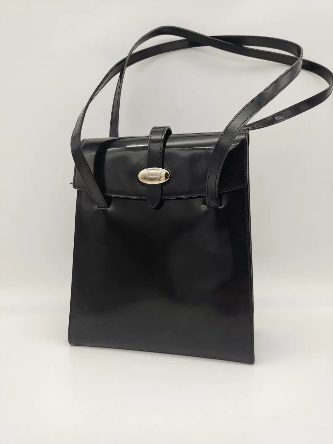 Furla - Große Vintage Schultertasche, Lackleder schwarz - Bild 1