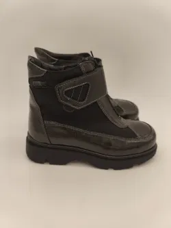 Olivgrüne Mädchenschuhe 