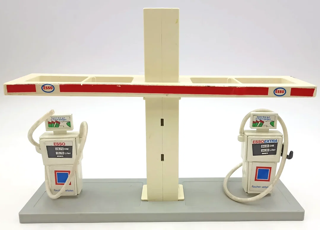 Playmobil Esso Tankstelle mit Sportwagen – Bild 6