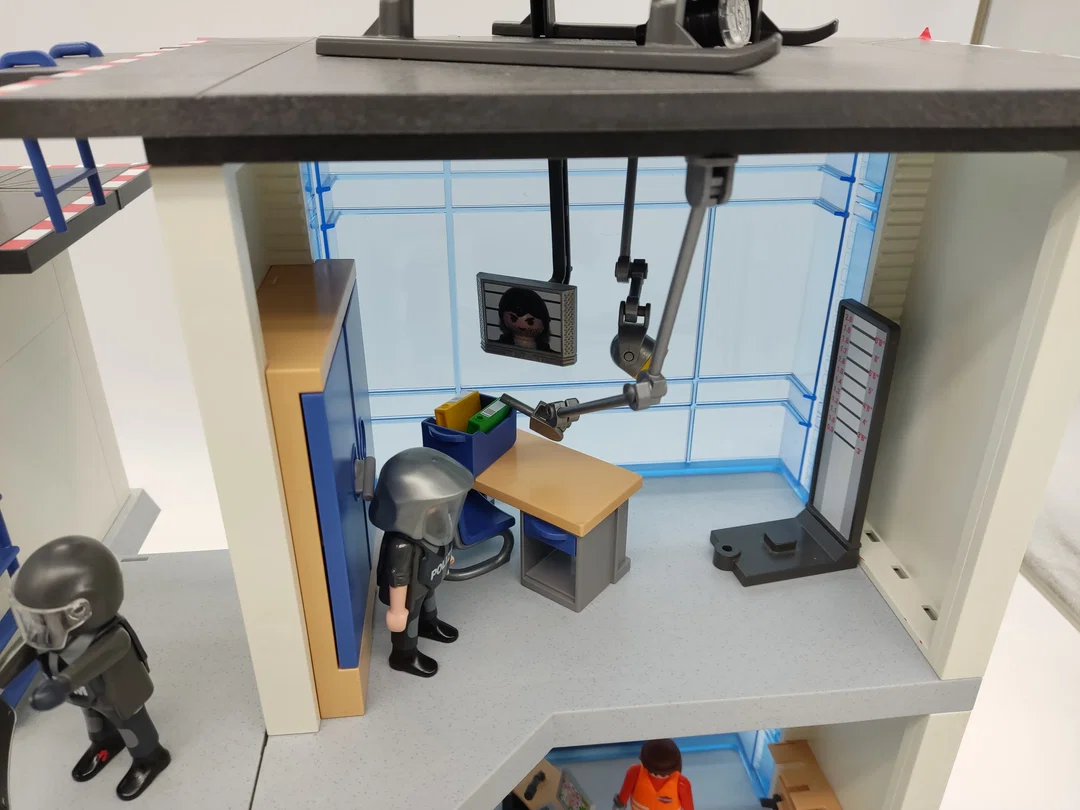 Playmobil Polizeistation & Hubschrauber Set mit Gefängnisalarm – Bild 3