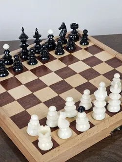 Schachspiel aus Holz  - Bild 2