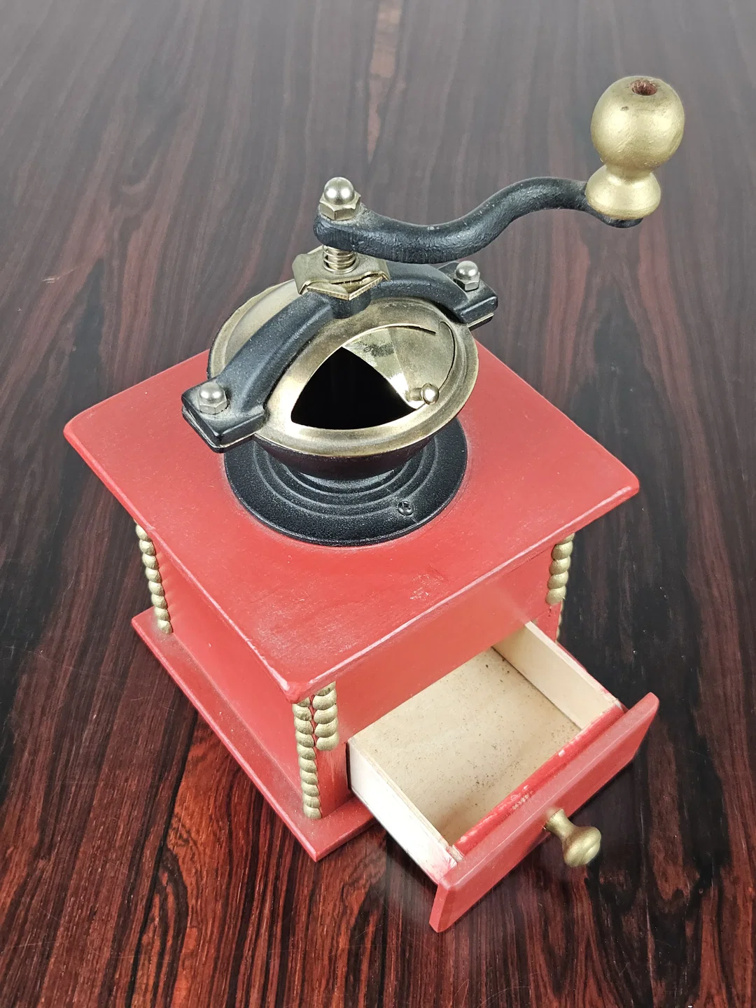 Rote Vintage Kaffeemühle – Bild 3