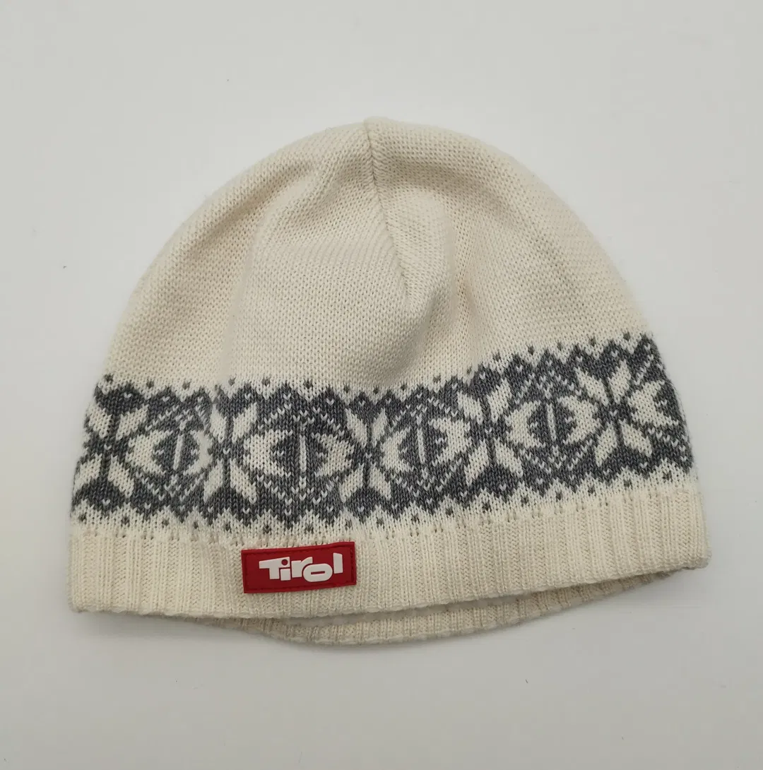 Winterliche Tirol Haube - 50% Schurwolle, 50% Polyacryl - Bild 4