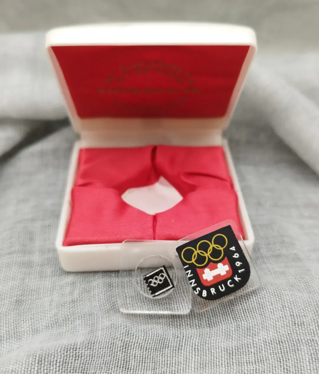 Miniaturbuch-Olympischer Eid in 7 Sprachen inkl. Lupe, Olympische Spiele Innsbruck 1964 - Bild 2