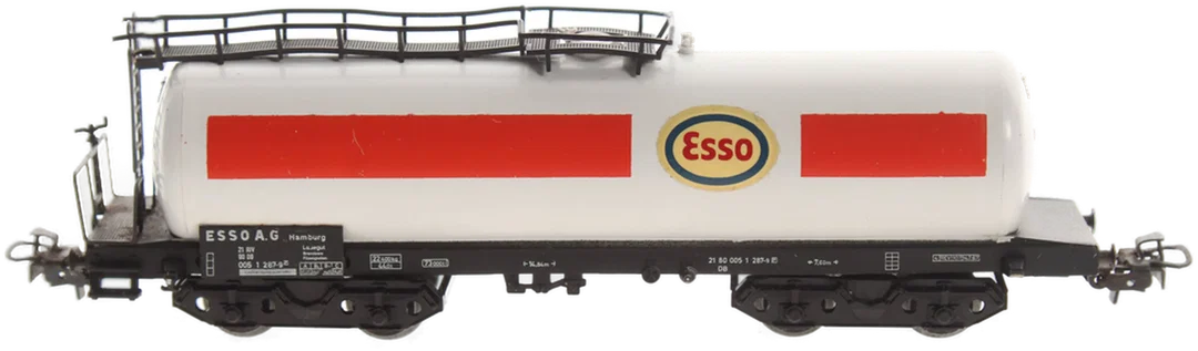 H0 Märklin Kesselwagen ESSO | 4-achsig | DB Privatwagen Esso AG Hamburg | weiß/rot | Bremserbühne – Bild 2