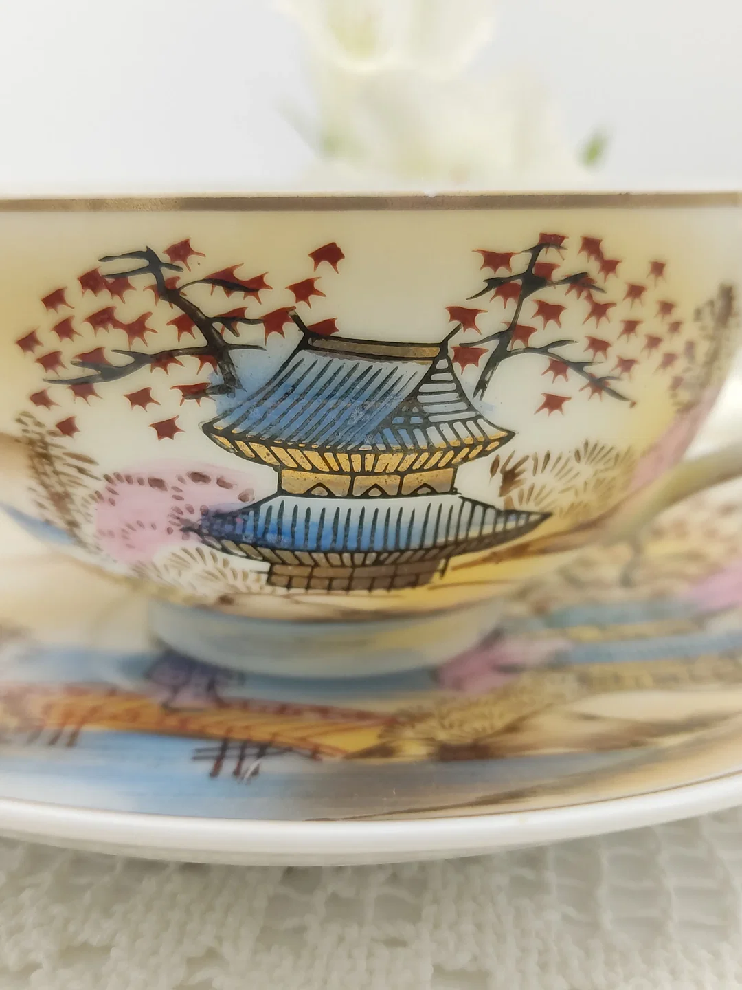 Japanische Teetasse mit Untertasse 4er-Set Porzellan Landschaftmotiv | Asiatische 'Kutani' Stil – Bild 8