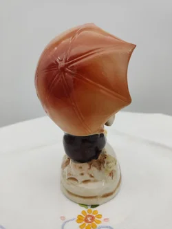 Deutsche Porzellanfigur Junge mit Regenschirm und Enten | Hummel-Stil – Vorschau 5