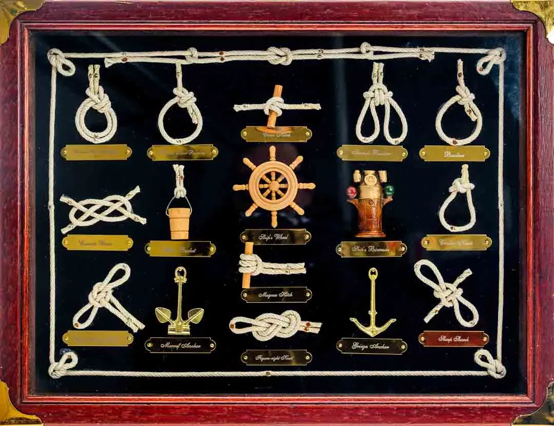 Maritimes Knoten- & Seemannsknoten-Schaukasten | Nautische Wanddeko | Holzrahmen & Messing | Lehrtafel - Bild 1