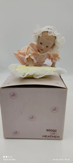 Ashton Drake Porzellanpuppe 'Heather' | Sammlerstück - Bild 2