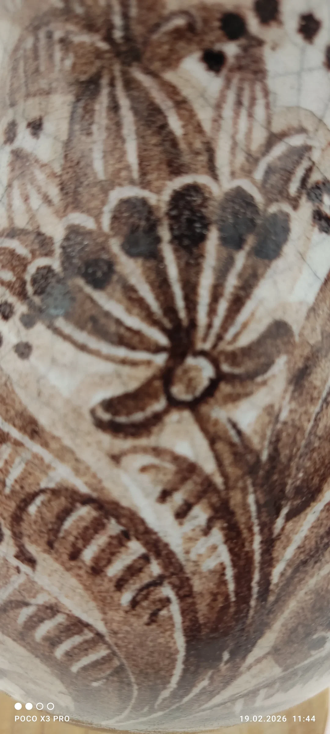  Gmunden-Vase mit Blumendekor von Schleiss Keramik | Neuwertig – Bild 4
