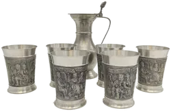 Zinnbecher Set 6-teilig von BMF (Bayerische Metallwarenfabrik) - Mittelalterliches Reliefmotiv - Reinzinn, inkl. Zinnkanne mit Deckel - Bild 1