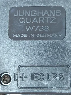 Junghans Holzwanduhr, Handgeschnitzt, ohne Batterie | Landhaus-Charme – Vorschau 12