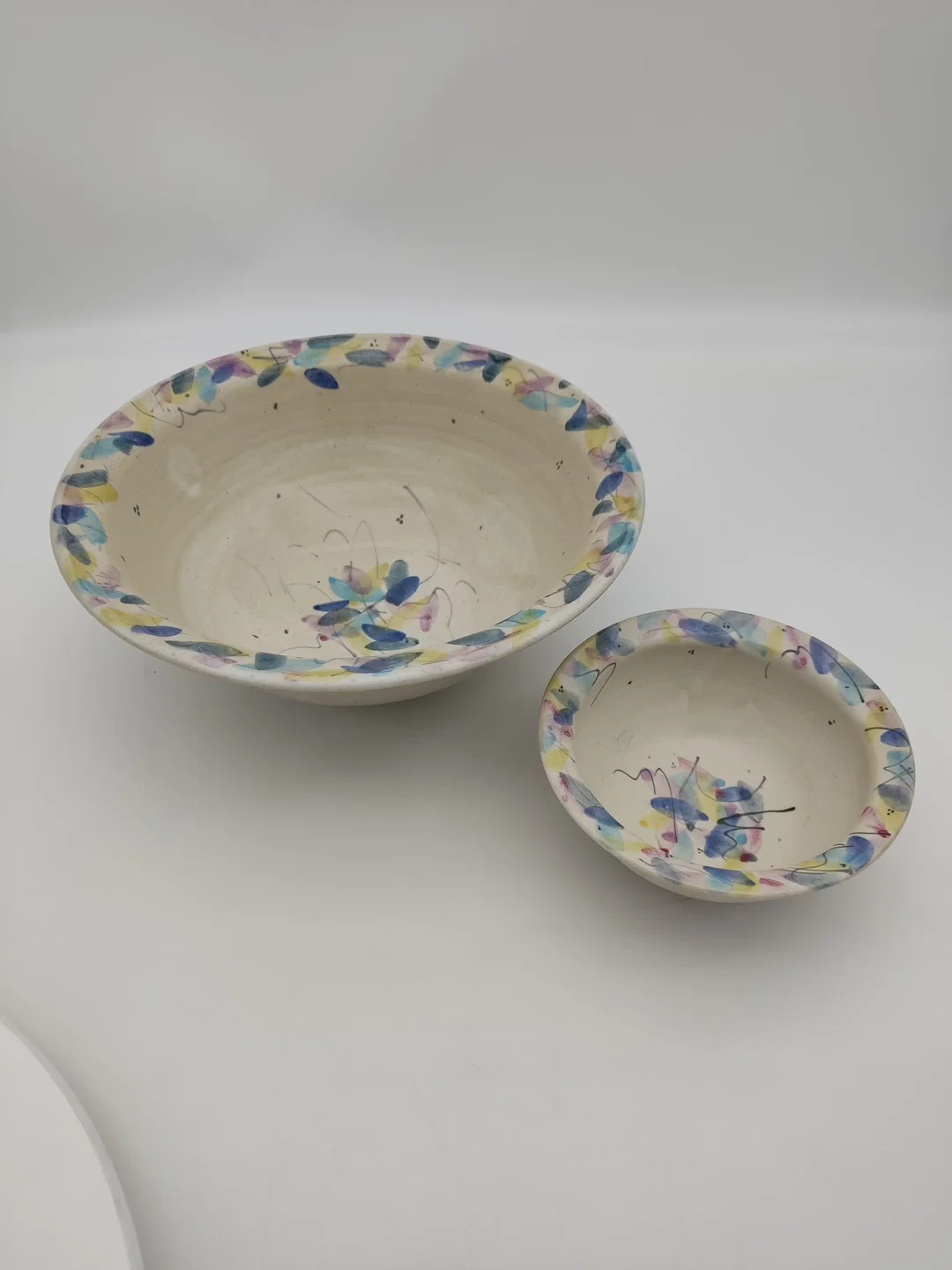Handgefertigte und handbemalte Keramikschalen 2er Set, neuwertig und unbenutzt, D groß 27,5 cm, D klein 15 cm  - Bild 2