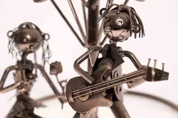 Metall-Figur Musik-Duo – Handgefertigte Skulptur mit Weinflaschenhalter - Bild 3