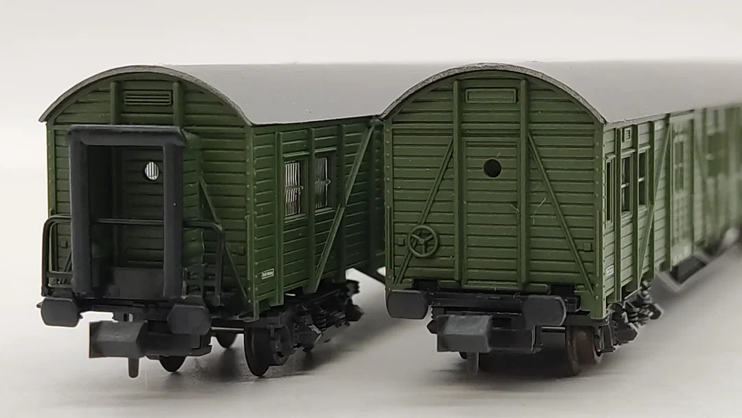 Roco Spur N 2 Stück 02372A DB Behelfspackwagen MDyge Ep.4 – Bild 4