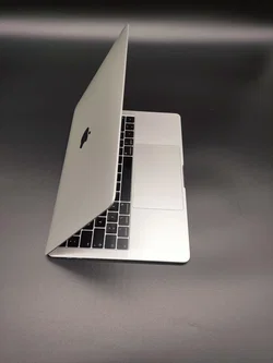 Apple MacBook Pro 2017 QWERTY 13.3