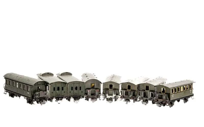 Märklin Personen- und Gepäckwagen 8 Stück Blechgehäuse H0 – Bild 4