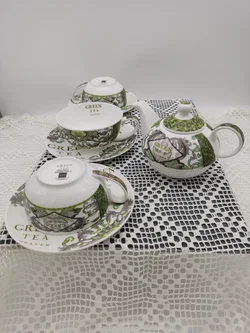 Porzellan 'Green Tee'-Set (Kanne, 3 Tassen mit Unterteller) von Paula Scaletta | Designer-Schatz - Bild 6