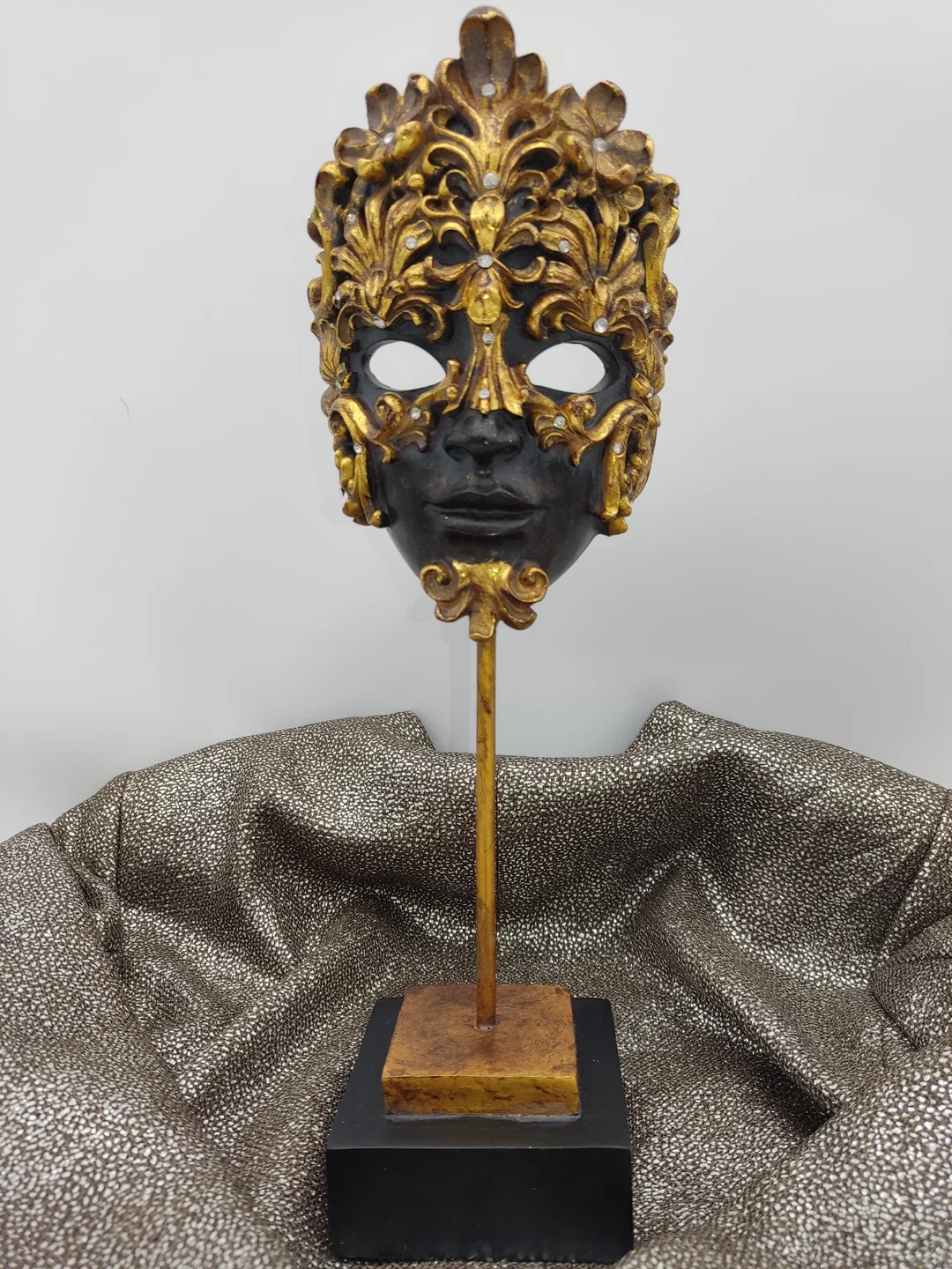 Venezianische Kunstharz Maske Herzog von Malfi  | Goldglanz mit Strass von Fa. J. Holländer – Bild 1
