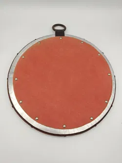 Runder Wandspiegel auf verzierter Metallplatte mit Holzrahmen - Bild 3