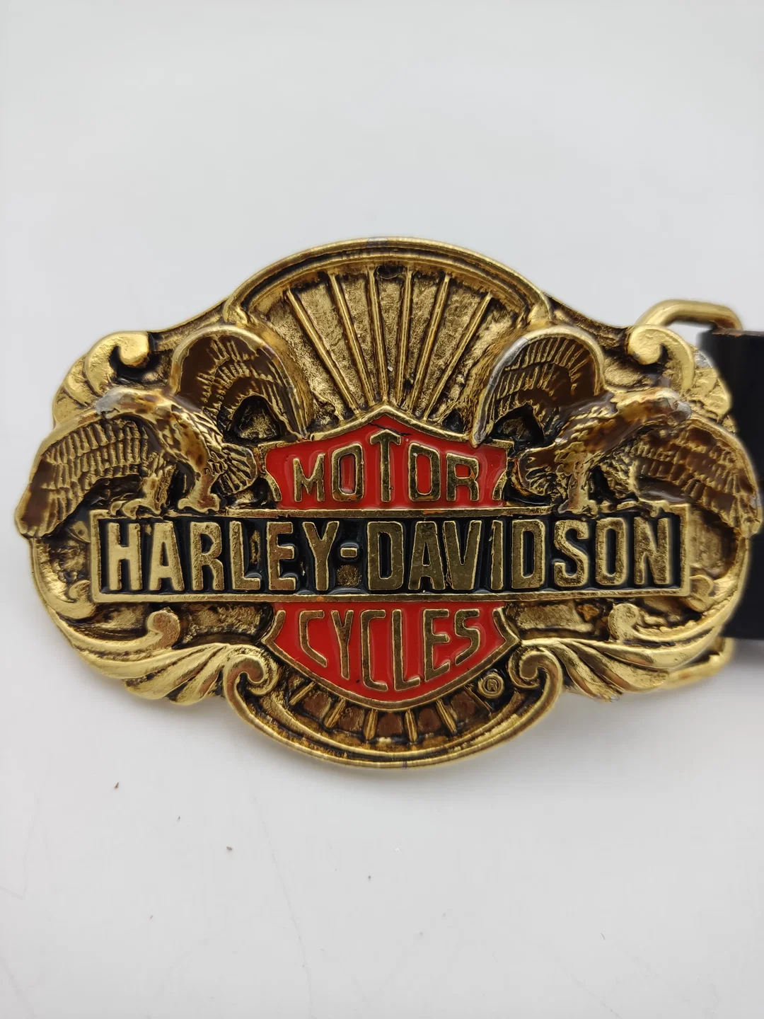 Originale Vintage Harley-Davidson Gürtelschnalle (1988), Model "Sunburst Double Eagle & Bar & Shield", mit geprägtem Leder-Gürtel Länge 85cm, Sammlerstück!! – Bild 1