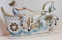 Regent Porzellanfigur Prunkwagen mit Pferden 27 cm - Bild 3