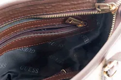 GUESS Damen Handtasche in braun-beige - Bild 3
