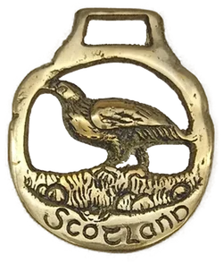 Antiker Pferde-Messinganhänger "Scotland" mit Vogel-Motiv – Vorschau 1