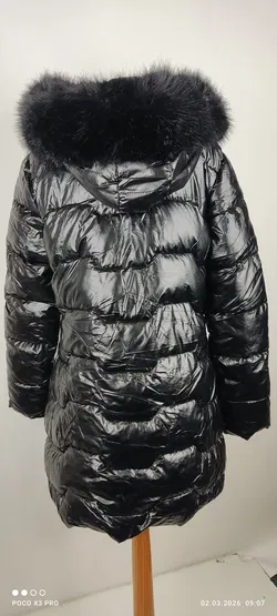 Moncler Schwarze Daunenmantel mit Kapuze - Bild 3