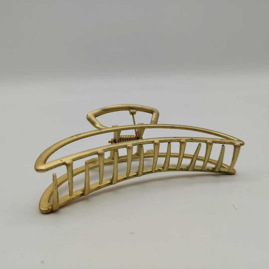 Minimalistische Haarklammer in Gold – Bild 3