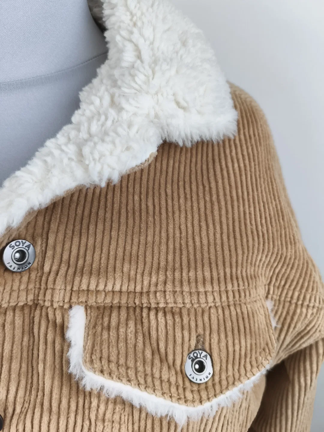 Soya Fashion, Samtjacke gefüttert Gr. M – Bild 3