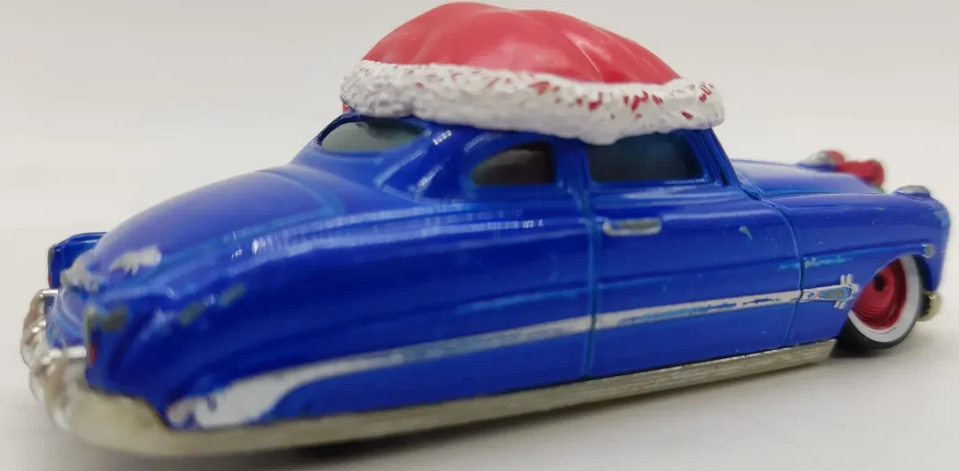 Mattel Disney Pixar Cars "Doc Hudson Christmas Edition mit roter Mütze Weihnachten" 1:55 – Bild 4